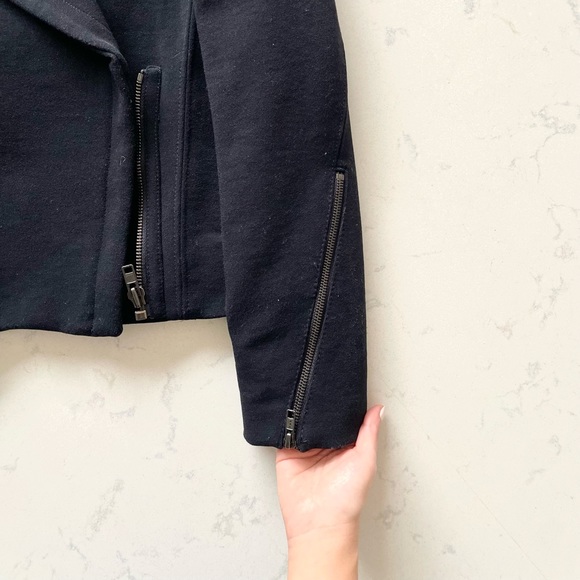 Helmut Lang boxy, cropped black jacket with cream leather collar - Picture 7 of 8